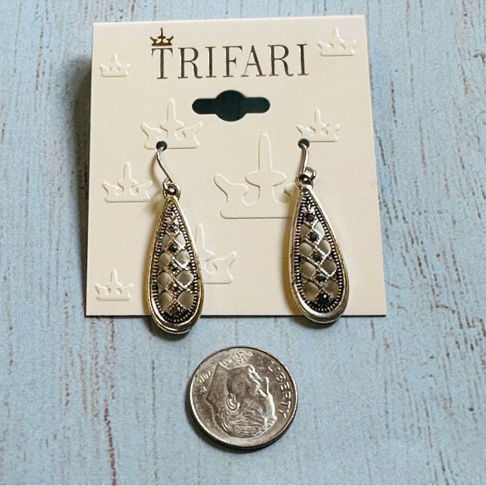 Crown Trifari Silver Gray Crystal Dangle Tear Drop Earring New On Card